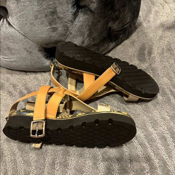 Donald J Pliner sandals. Size 5.5. Great condition - Picture 2 of 2